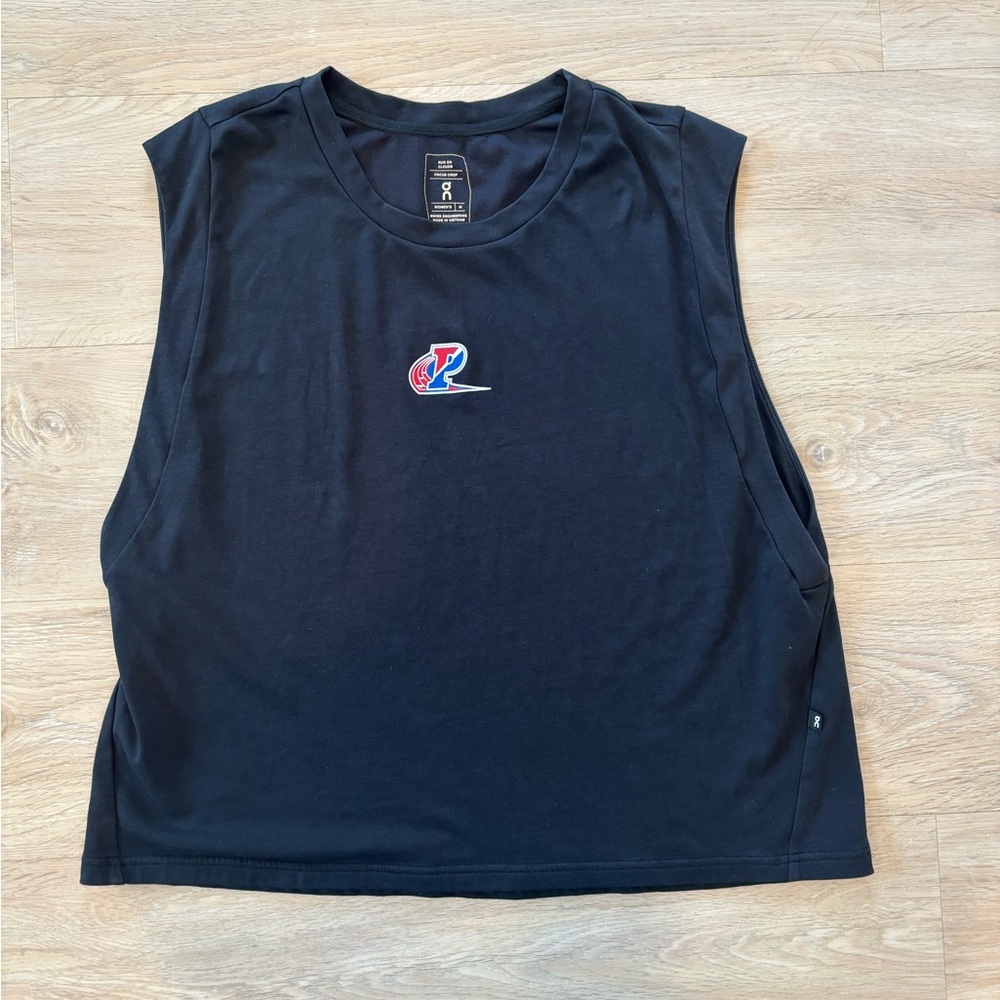 Penn Quakers On Cloud Running Tank Top Tee Womens Medium Black run On Clouds A1